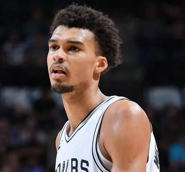 篮球球员突破自我,表现堪称完美 篮球球员突破自我,表现堪称完美