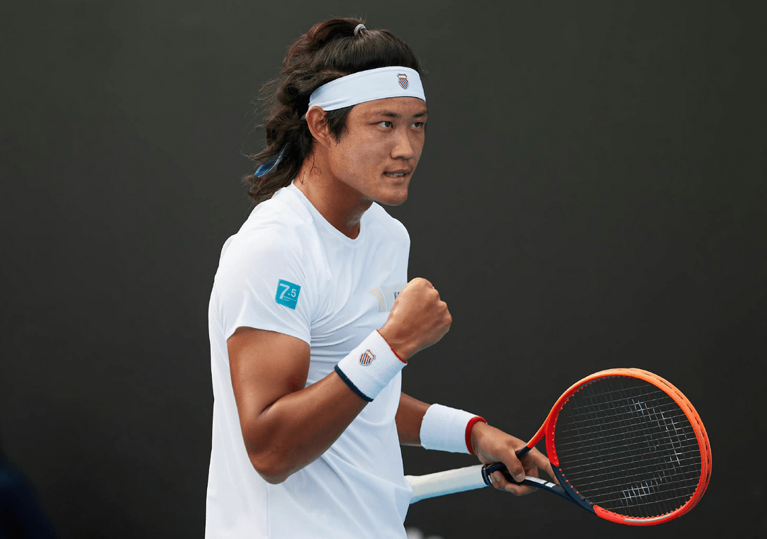 网球惊险逆转取胜,粉丝狂欢不已 网球惊险逆转取胜,粉丝狂欢不已