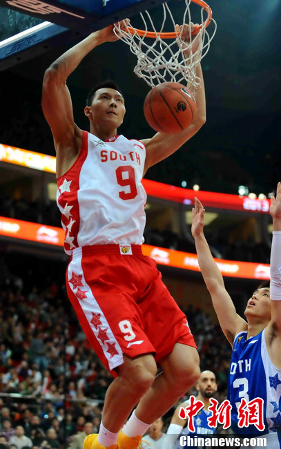 雷霆险胜新疆队,易建联关键制胜 雷霆险胜新疆队,易建联关键制胜