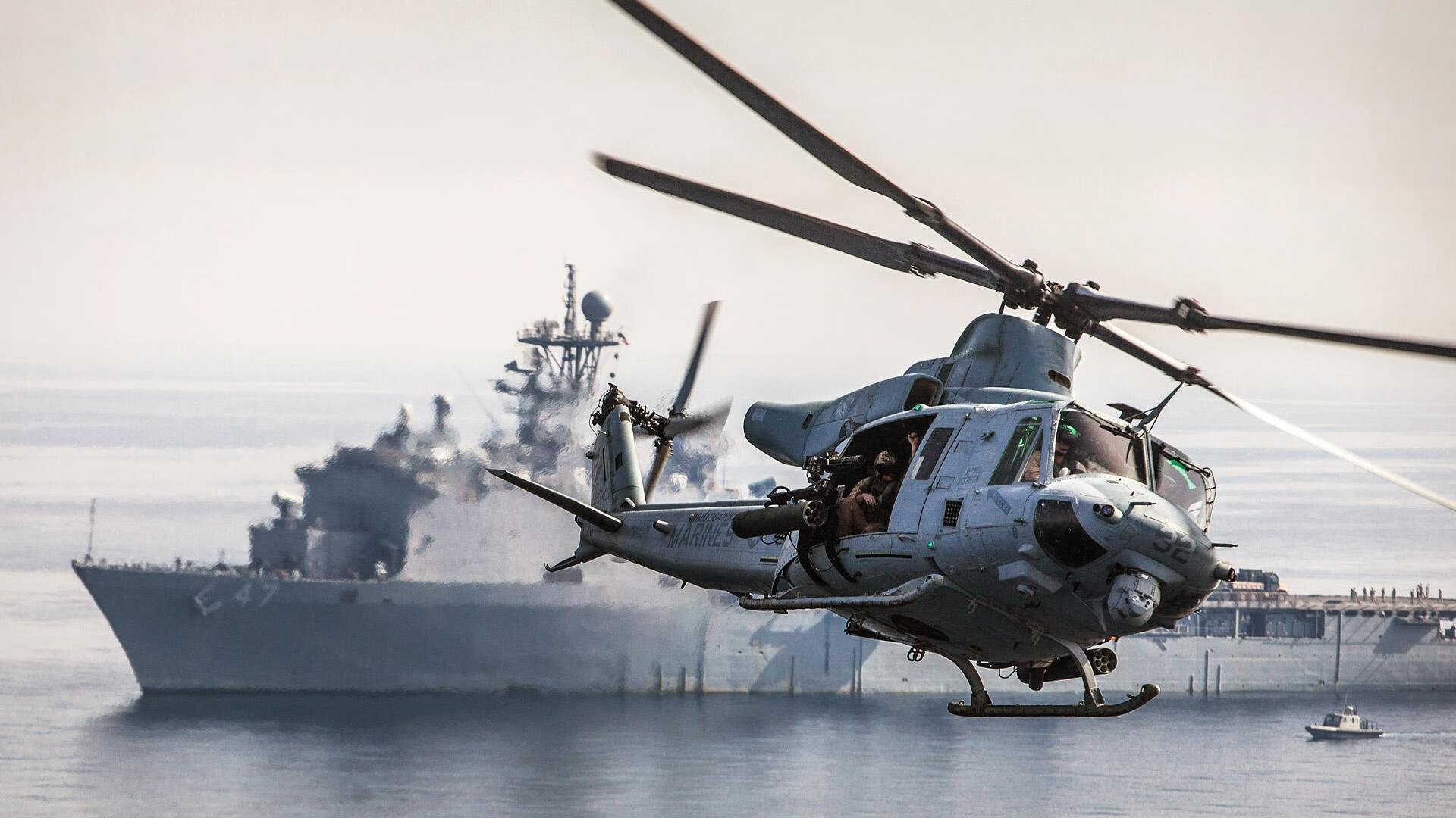 在记忆的裂缝中，当老鹰的羽毛掀翻活塞的引擎，霍勒迪的双手接管了时空