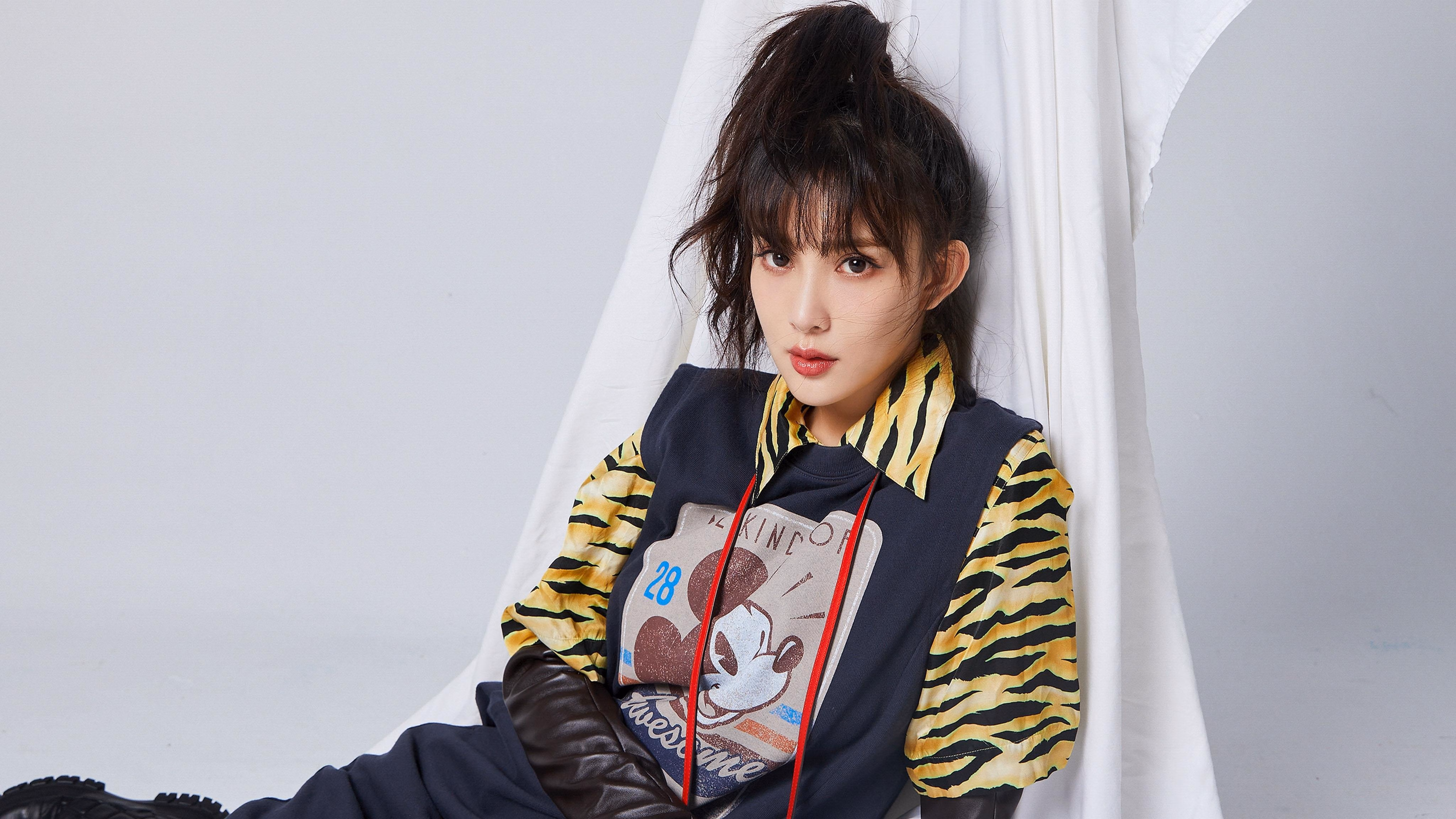 双重引擎轰鸣时，当F1银箭刺破斯帕雨雾，尤文铁血碾过比利时防线