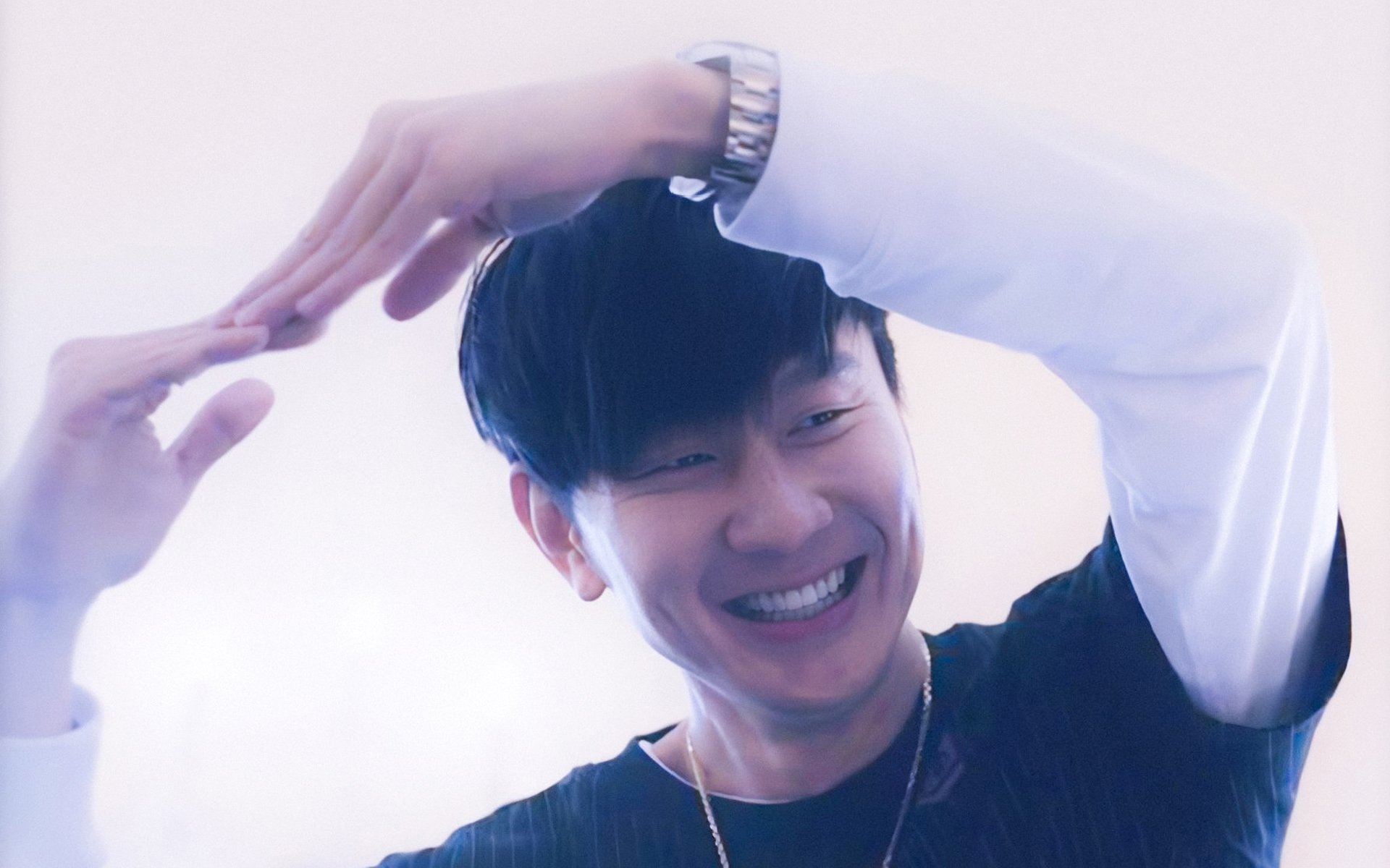 当加纳黑星照亮格拉斯哥,一个荷兰人在纪录簿上签下名字