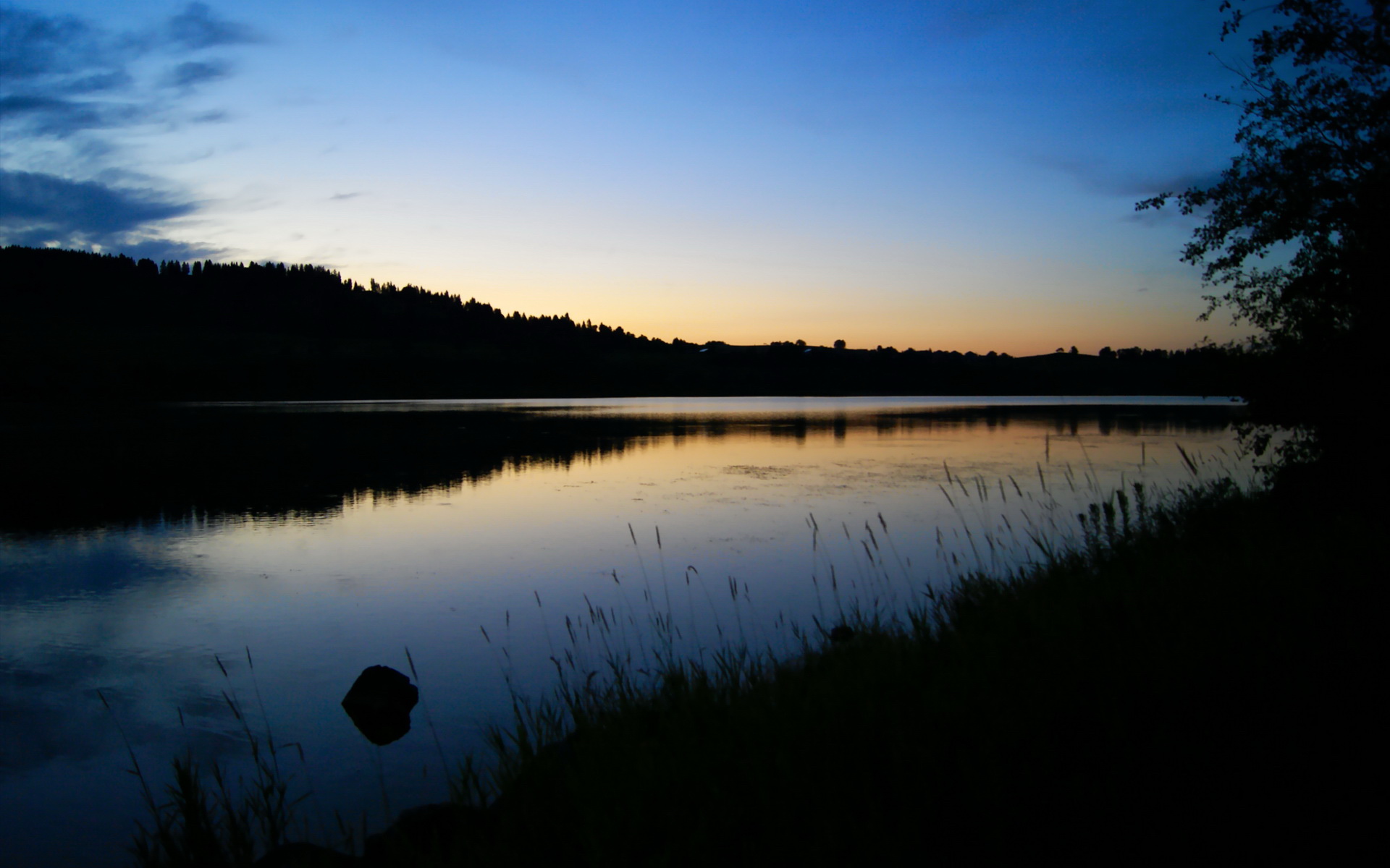 红线争锋,当F1终点线遇见安菲尔德奇迹