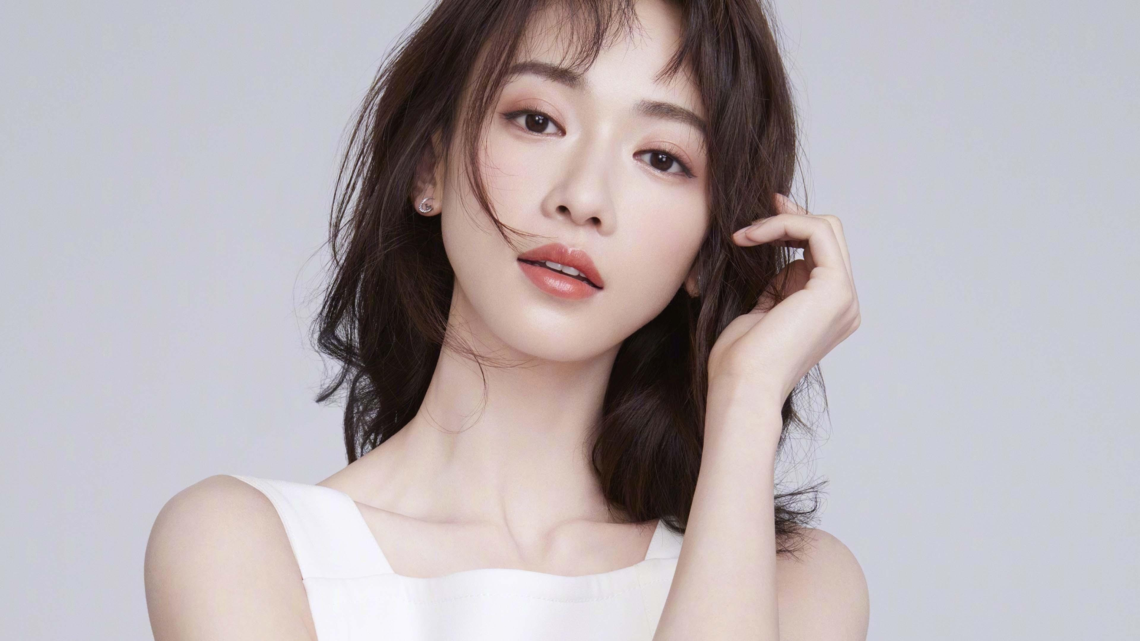 跨洲际对决，范弗利特44分燃爆全场，湖人加时险胜新疆夺下太平洋篮球峰会首胜