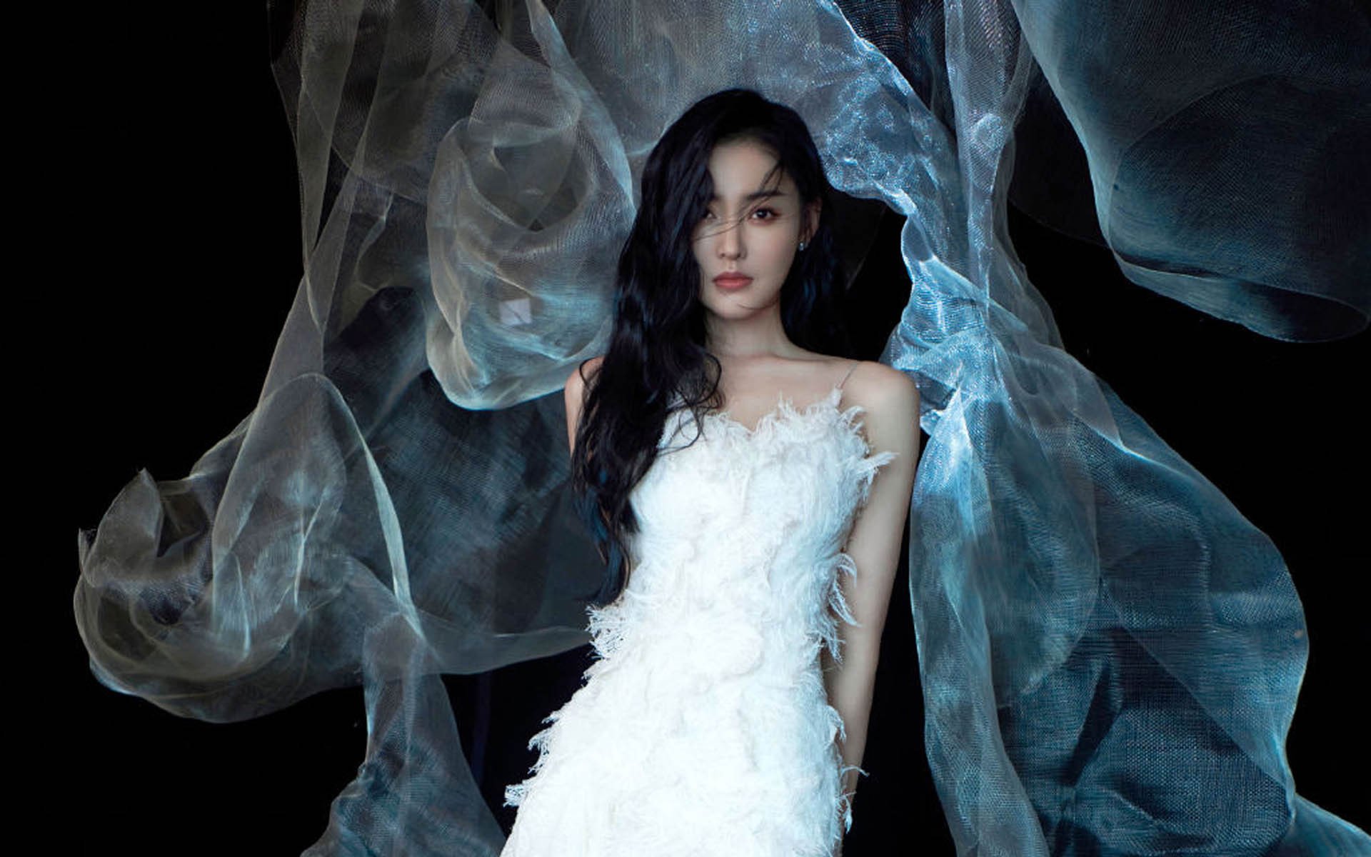 足球的双重胜利，巴萨的商业远征与萨拉赫的千场诗篇