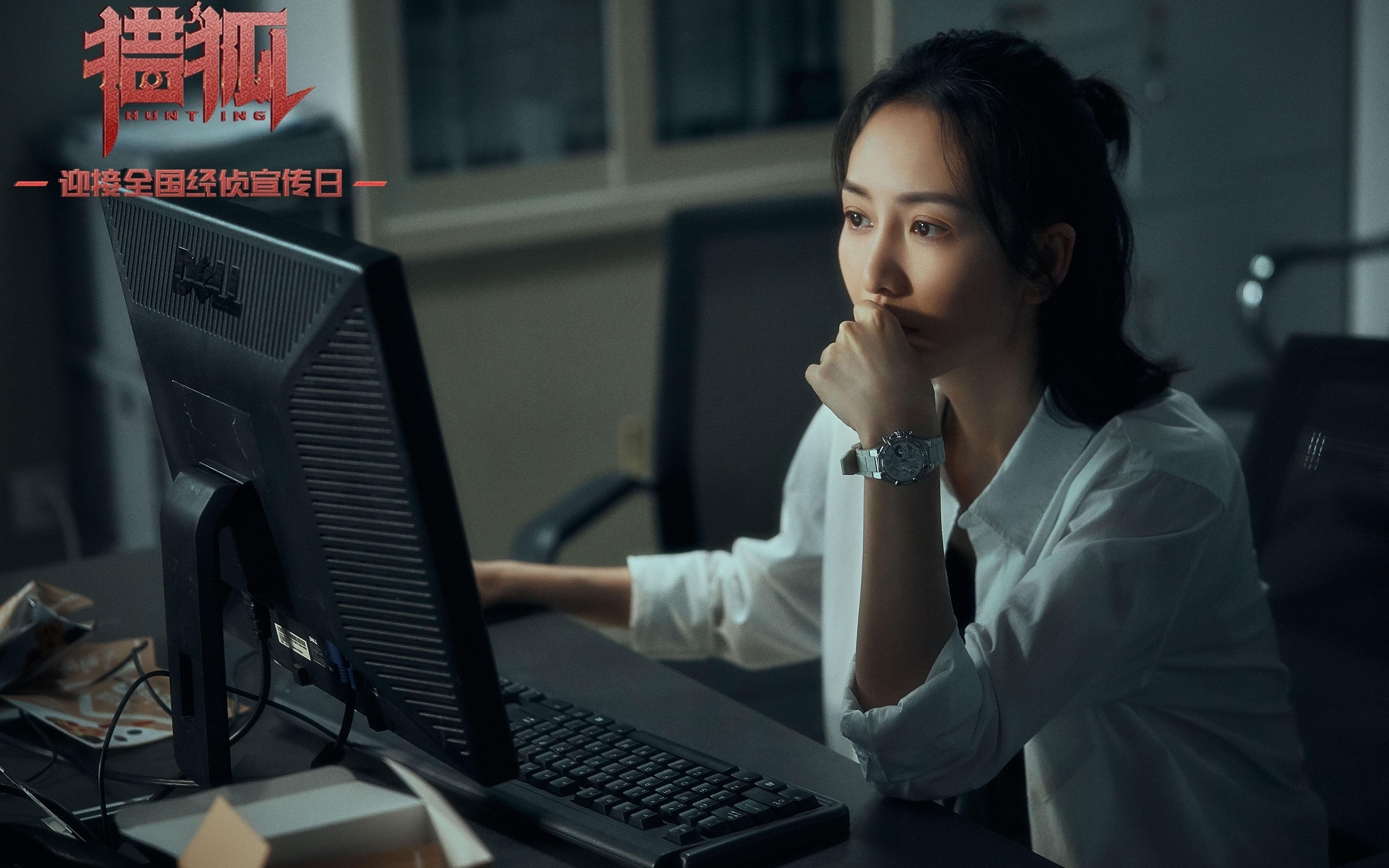 我们可以将这种错位转化为一种超现实、未来向的叙事张力，构思一个关于足球版图重组或命运线相交的独特故事