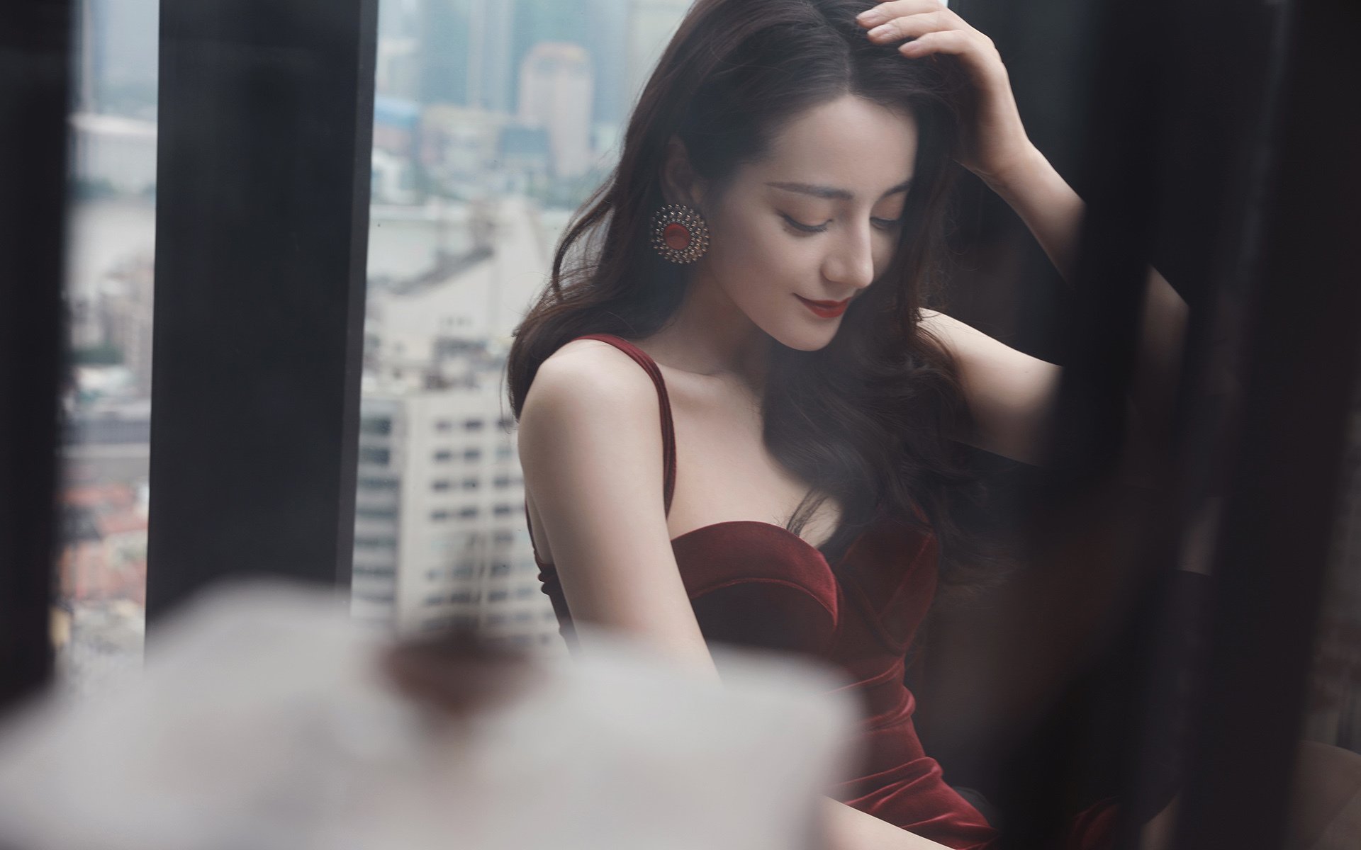 为了兼顾戏剧性与合理性，我将以英格兰籍教练史蒂夫·阿诺德挂帅乌兹别克斯坦为背景，创作这篇具有唯一性的文章